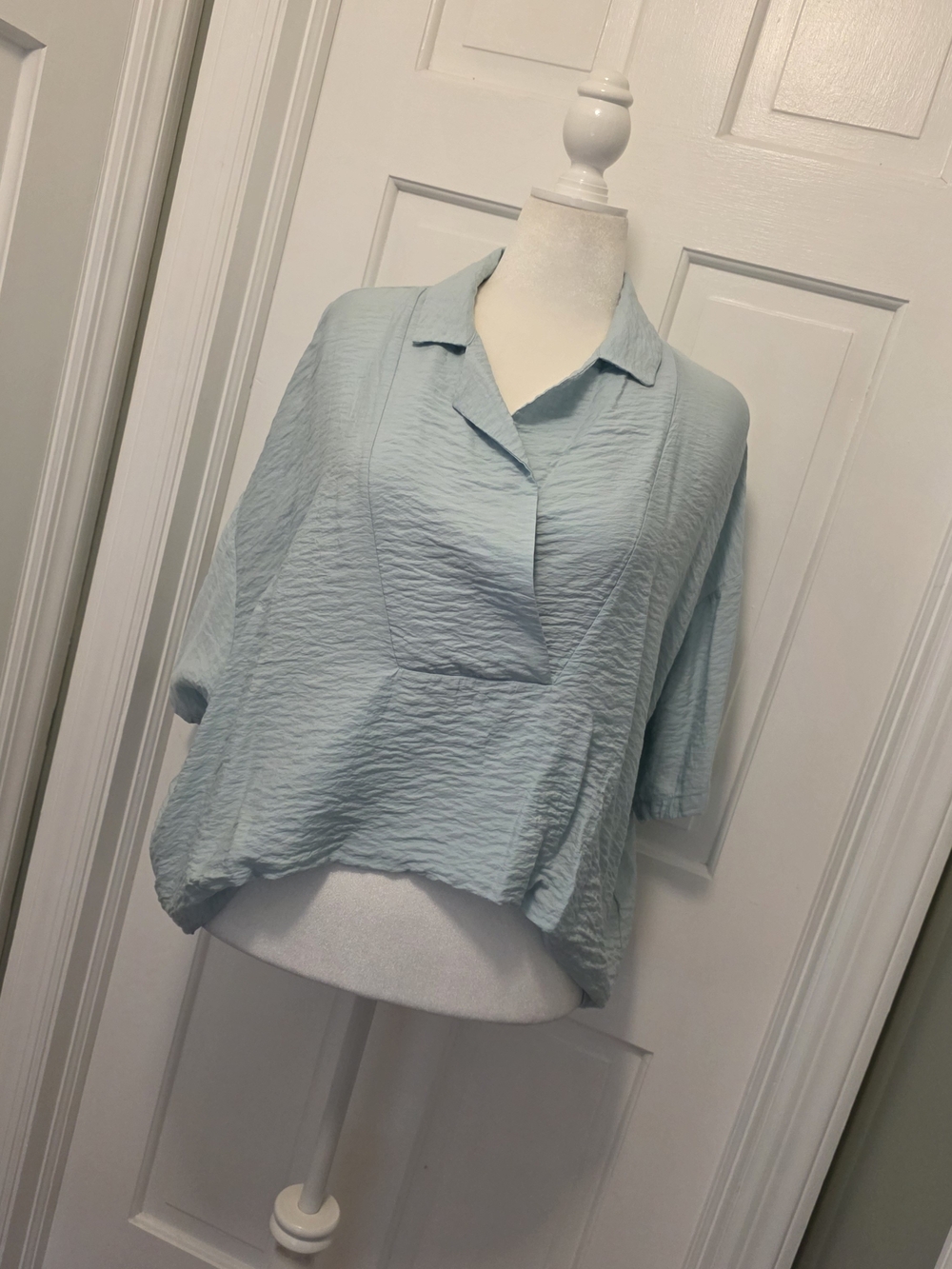 Anthropologie Dylon Textured Wide Placket Collared V-Neck Top Size Medium